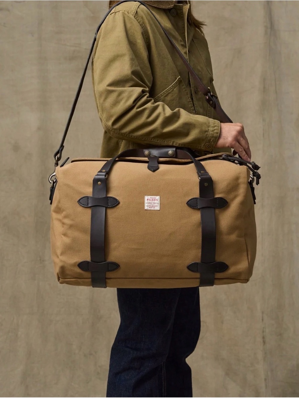 Filson Medium Rugged Twill Duffle Bag Tan Made at Filson USA Leather Strap.